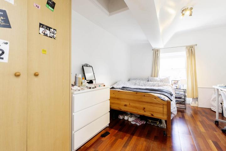 			4 Bedroom, 2 bath, 1 reception Flat			 Broadhurst Gardens, WEST HAMPSTEAD